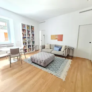 https://moscova-volta-charme-apartment.italymilanhotels.net